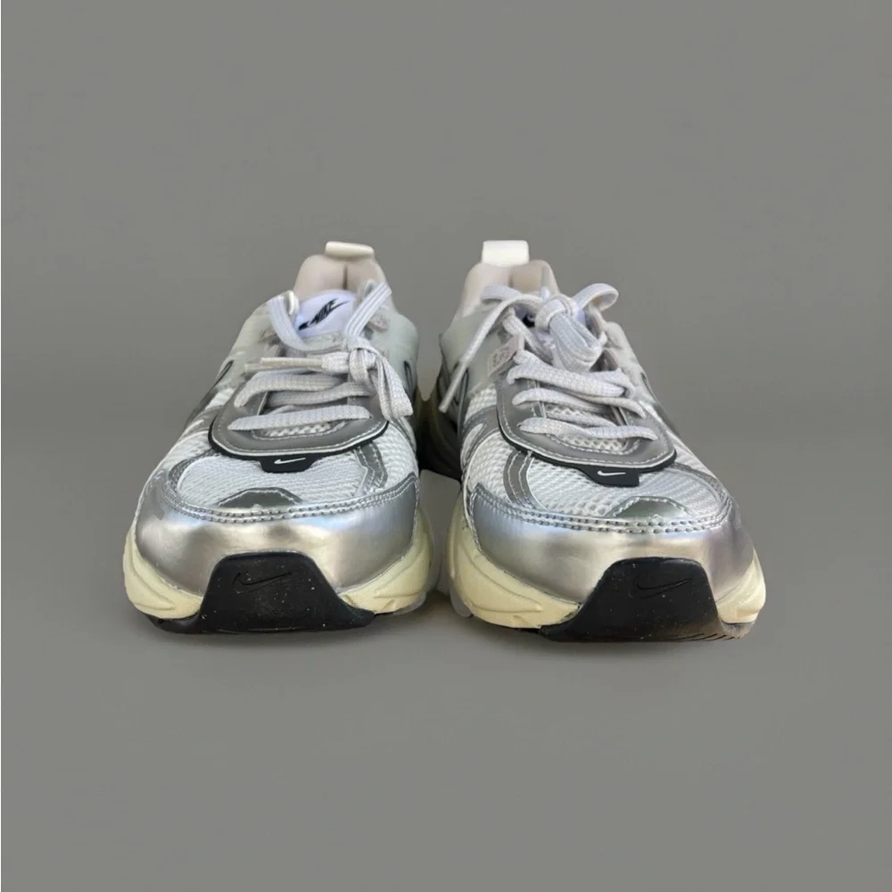 Size 10.5m / 12w - Nike V2K Run Running Shoes White Metallic Silver FD0736-100 - Picture 7 of 9